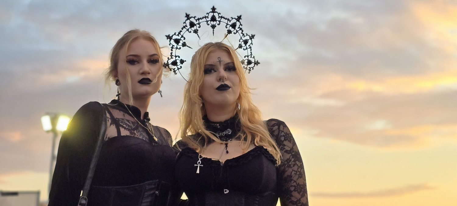 M’era Luna-Festival: Wo Schwarz zur Wahrheit wird und dunkle Klänge wahre Gesichter vereinen